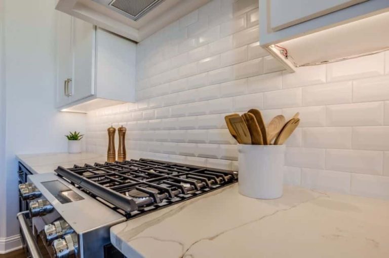 How To Choose A Kitchen Backsplash: A Step By Step Guide